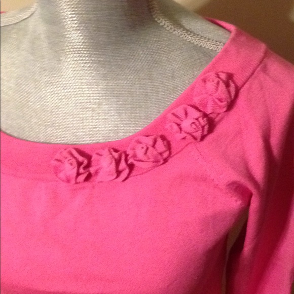 Pink sweater with flowers - Picture 2 of 5